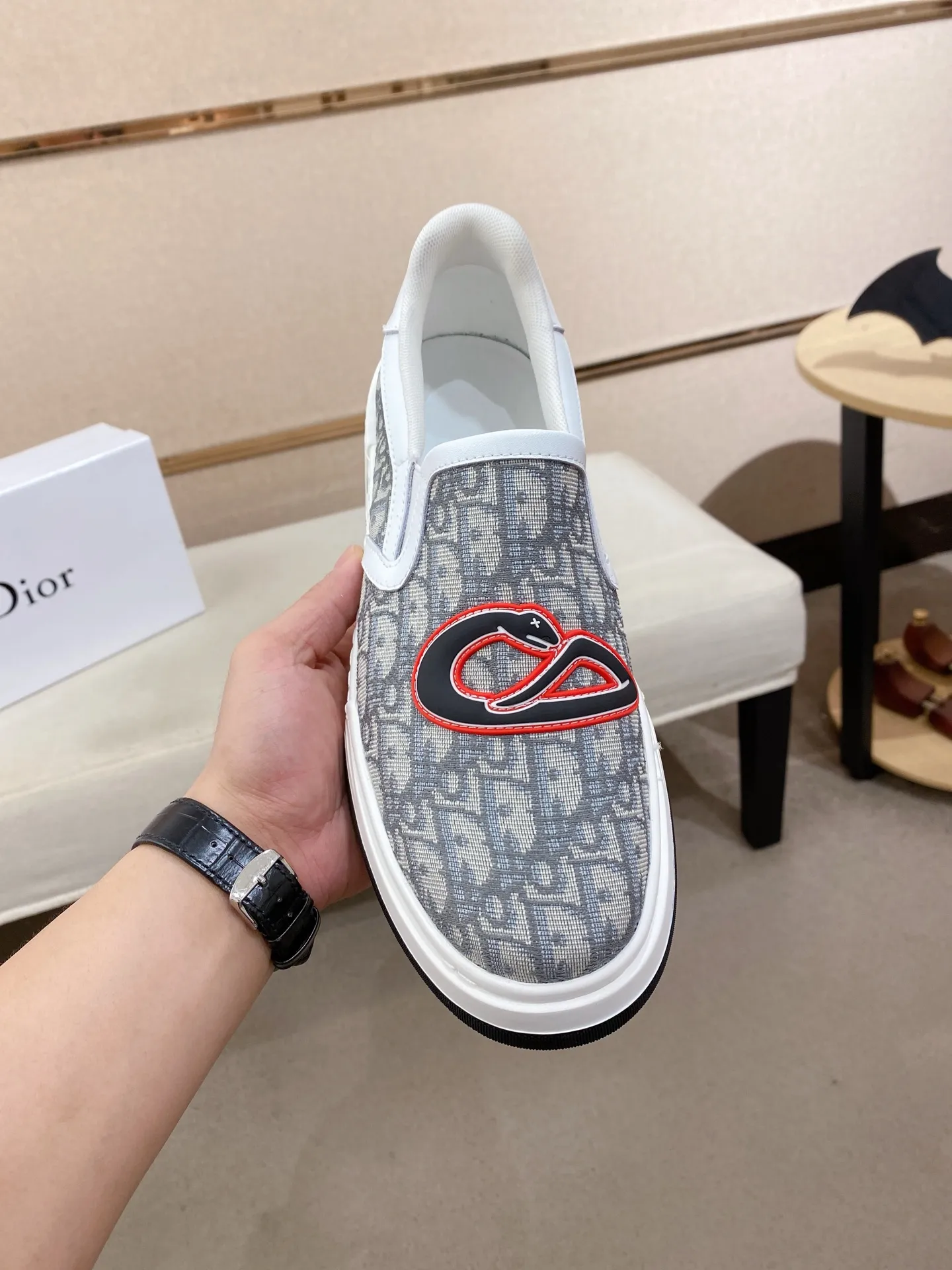 Men's shoes 380💰🇮🇹🇮🇹Dior d The new models are on sale at the same time at the counter. The uppers are imported from Italy, and the linings are all imported sheepskin. They are completely 1⃣️ to 1⃣️ replicas 🇮🇹💪💪, ⚠shoes Bottoms: Original soles are specially provided by the original factory. The exclusive movable molded soles are super comfortable. ⚠Original factory goods, 🔍🔍high quality. You can enter and leave the counter at will. Welcome to compare⚠. Code number:38-44
